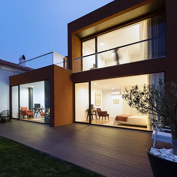 Fotografia de arquitectura residencial ao entardecer por Carlota Leitão, fotógrafa de arquitectura, hotéis e alojamento local em Portugal
